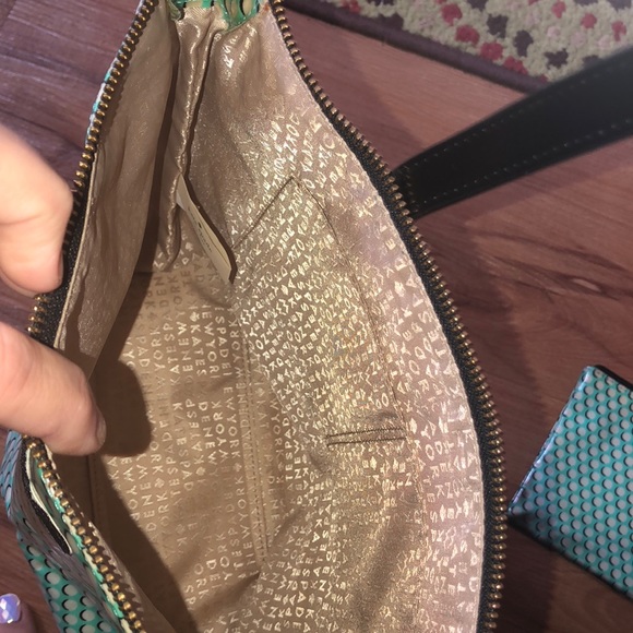 Med size new Kate spade bag with matching clutch - Picture 4 of 4